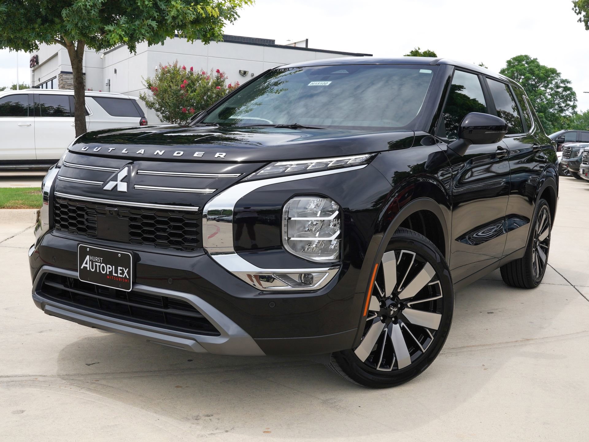 New 2026 Mitsubishi Outlander SE FWD image 2