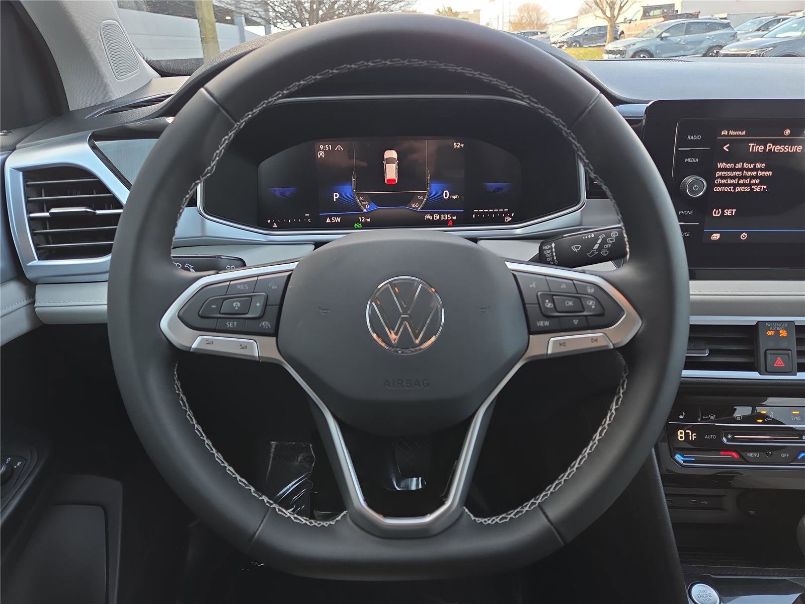 New 2026 Volkswagen Taos SE image 14