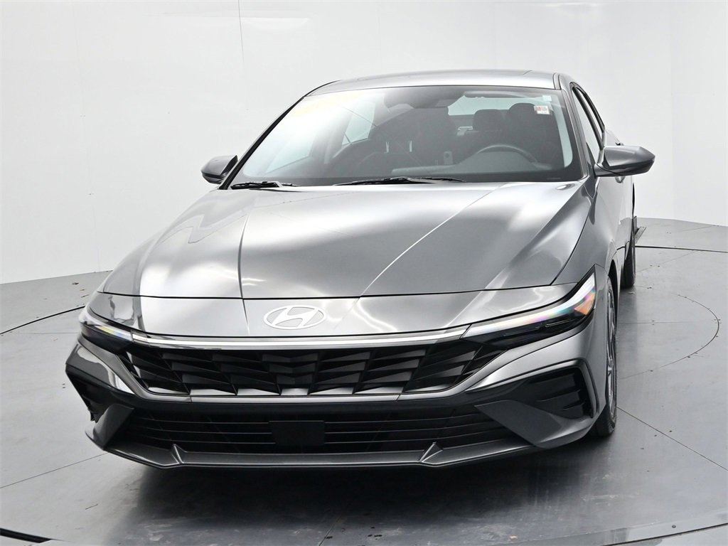 Used 2025 Hyundai Elantra SEL image 3