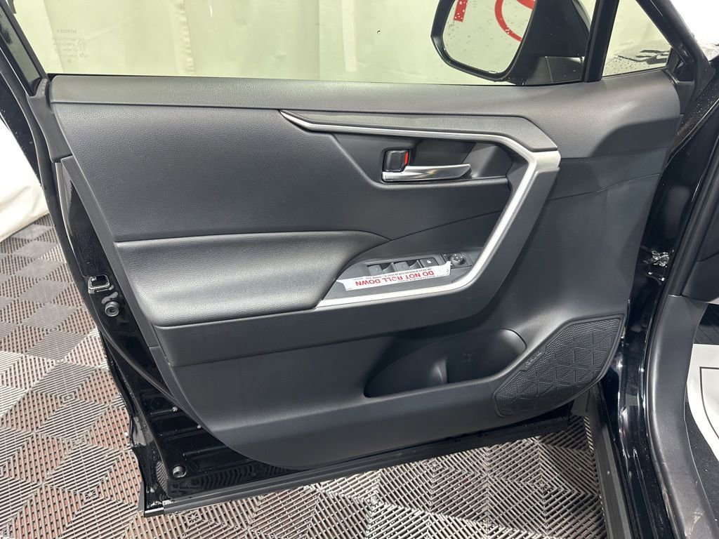 Used 2025 Toyota RAV4 XLE image 21