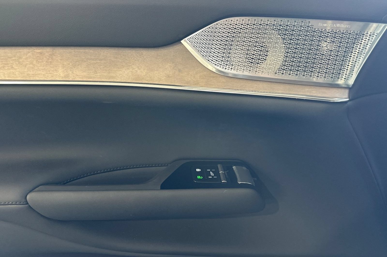 New 2025 Volvo EX90 Ultra AWD/4WD image 14