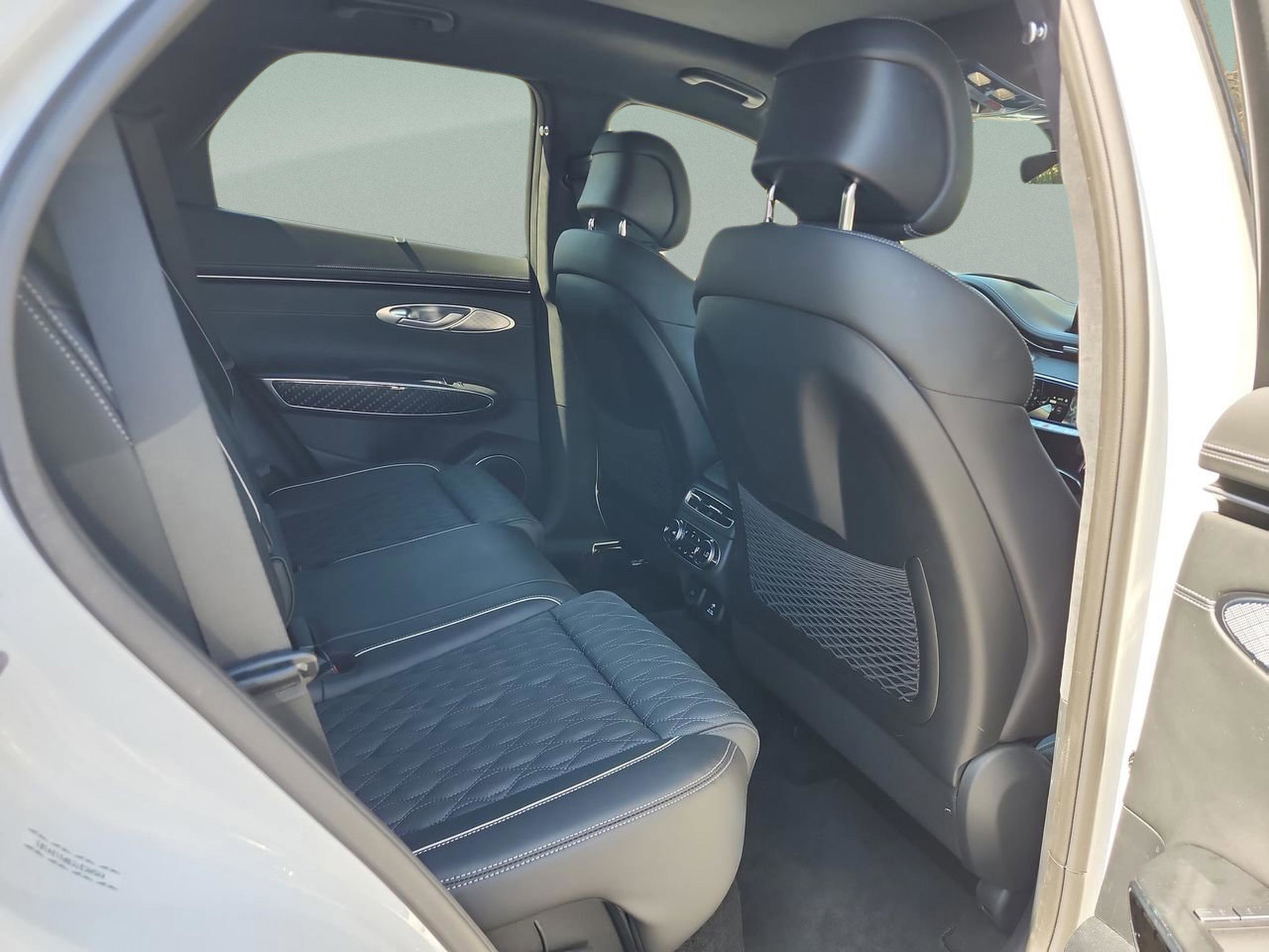 Used 2023 Genesis GV70 3.5T Sport w/ Sport Prestige Package AWD/4WD image 17