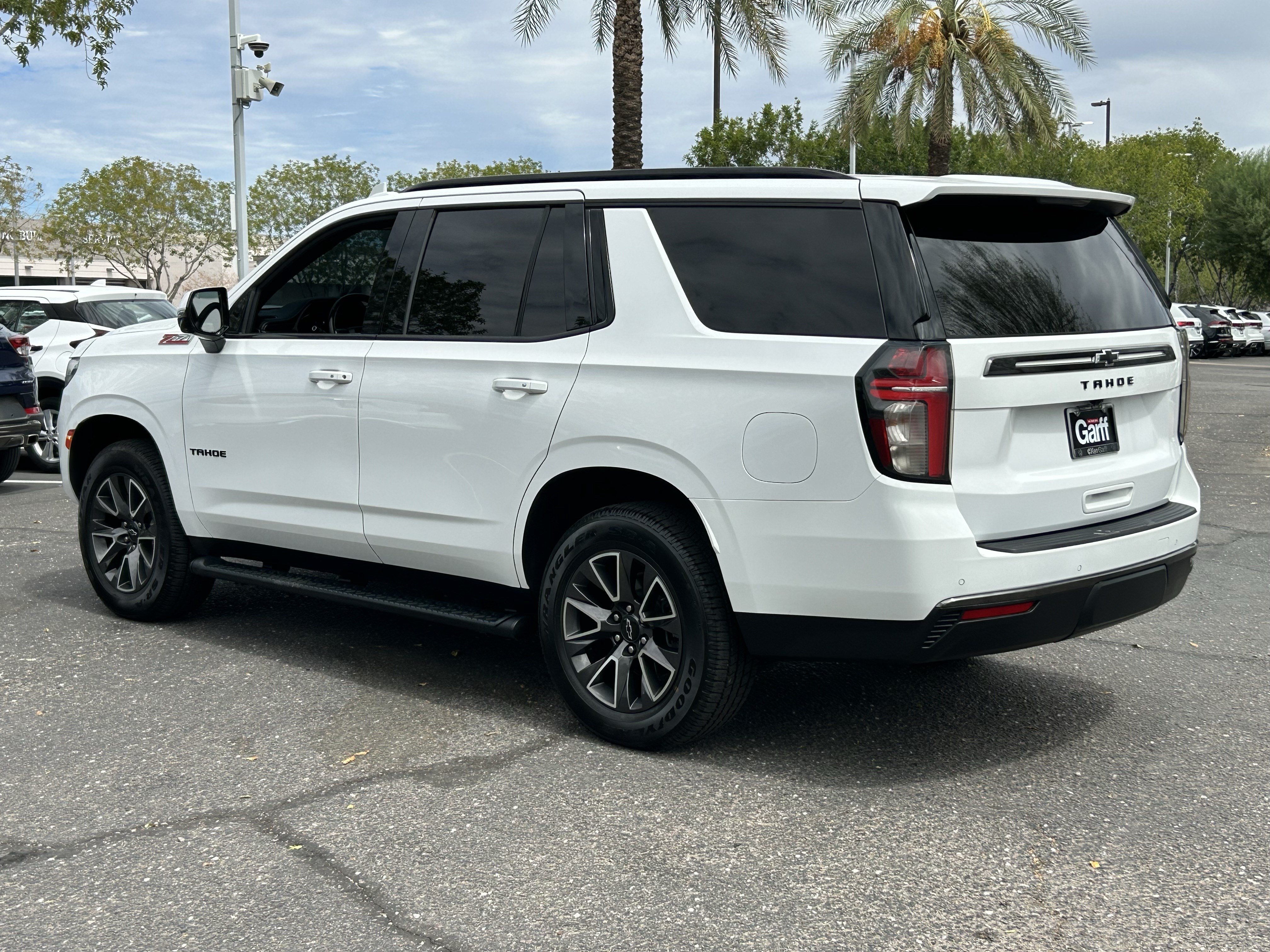 Used 2022 Chevrolet Tahoe Z71 w/ Luxury Package AWD/4WD image 3