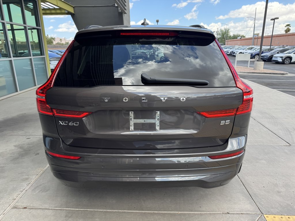 Used 2022 Volvo XC60 B5 Momentum FWD image 13