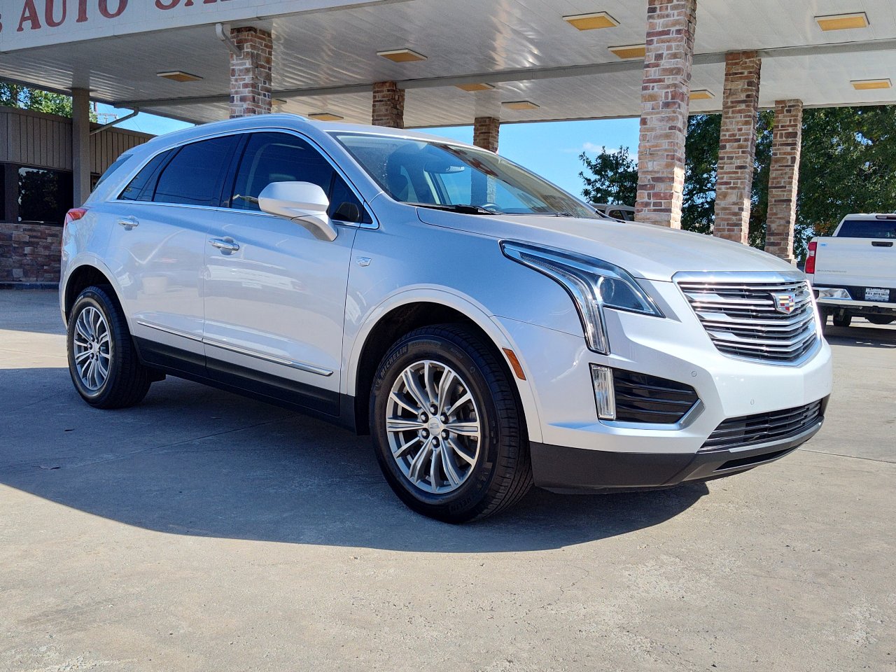 Used 2018 Cadillac XT5 Luxury w/ Driver Awareness Package image 11