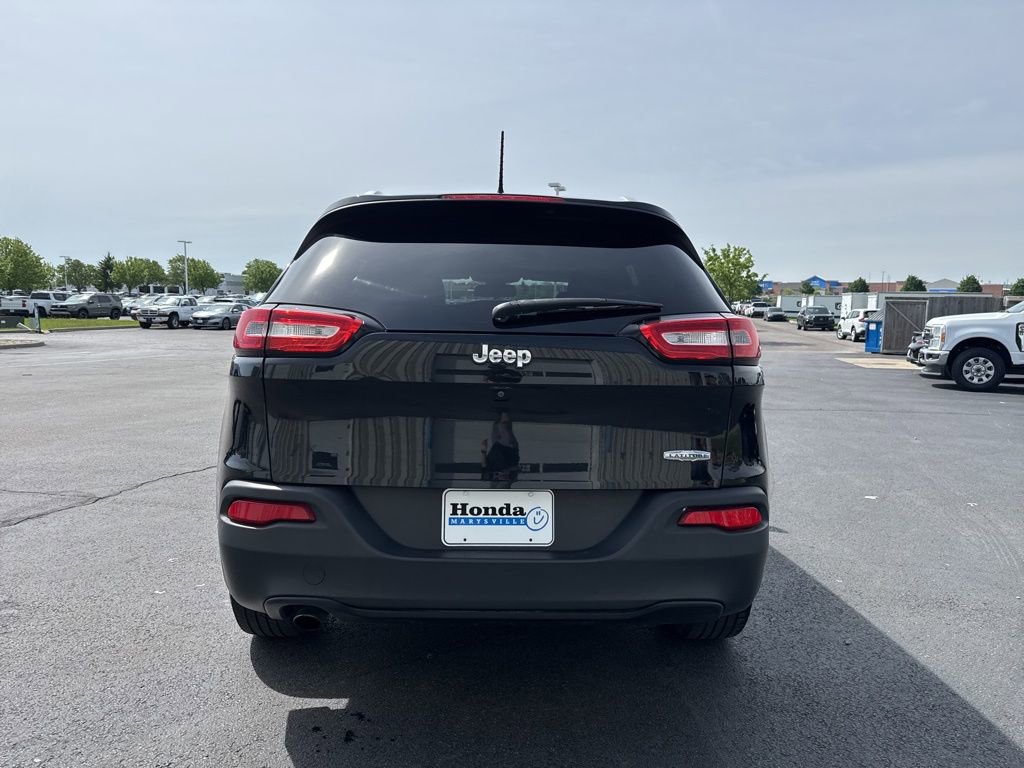 Used 2017 Jeep Cherokee Latitude w/ Cold Weather Group FWD image 6