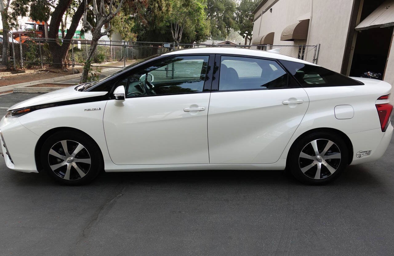 Used 2017 Toyota Mirai FWD image 11