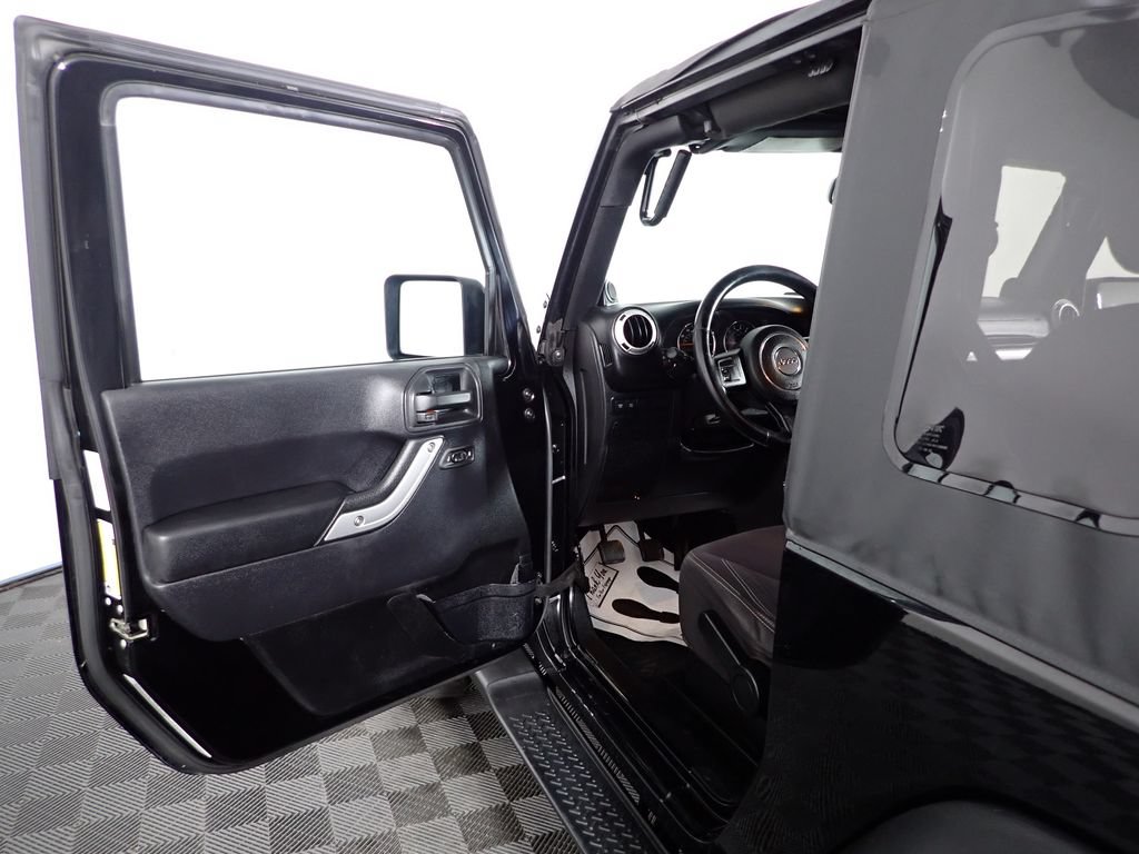 Used 2014 Jeep Wrangler Rubicon w/ Power Convenience Group AWD/4WD image 18