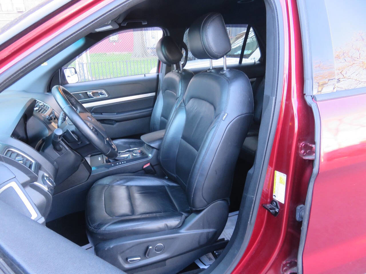 Used 2016 Ford Explorer XLT w/ Equipment Group 202A AWD/4WD image 10