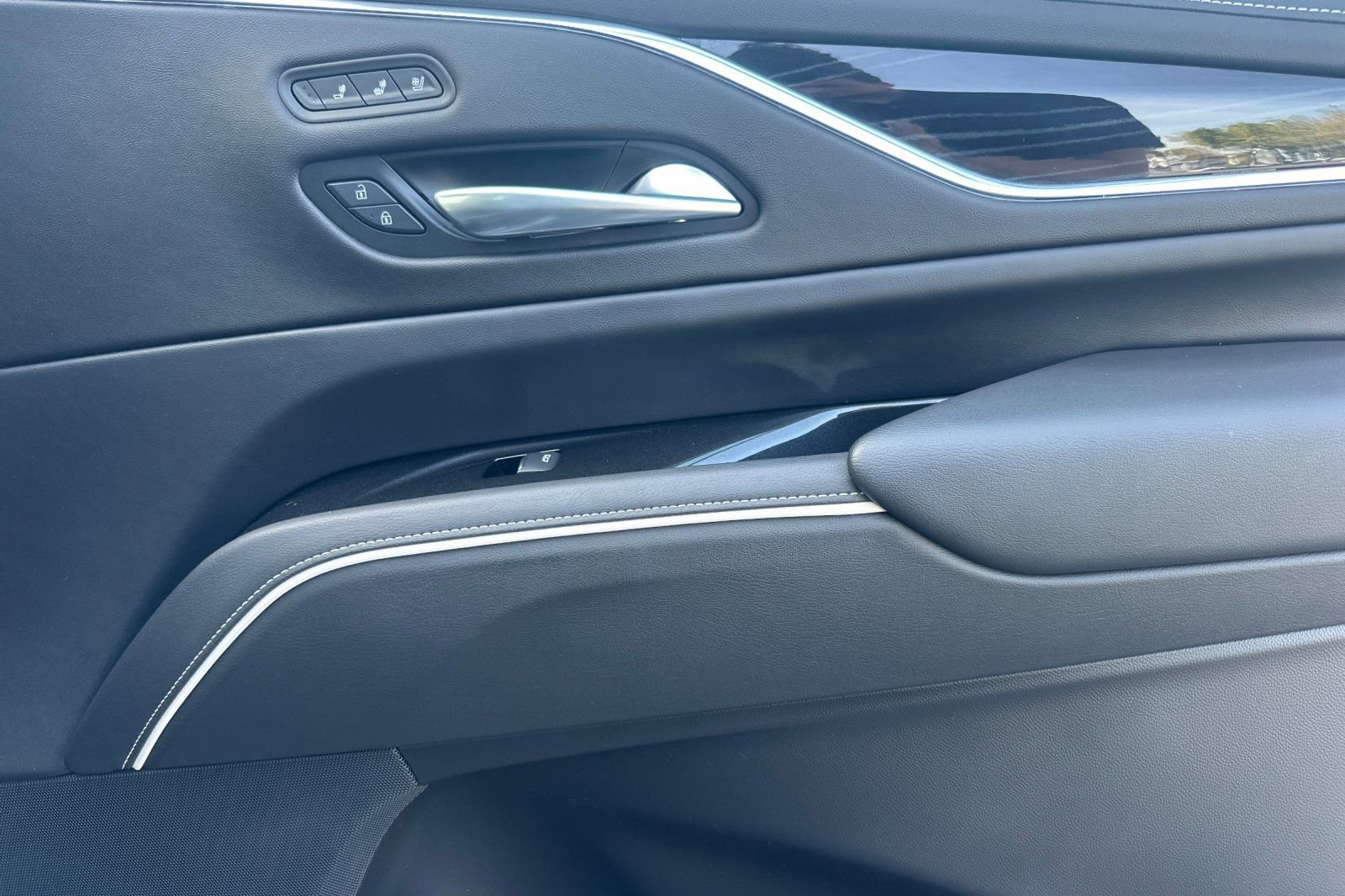 Certified 2023 Cadillac Escalade ESV Sport w/ LPO, ONYX Package image 20