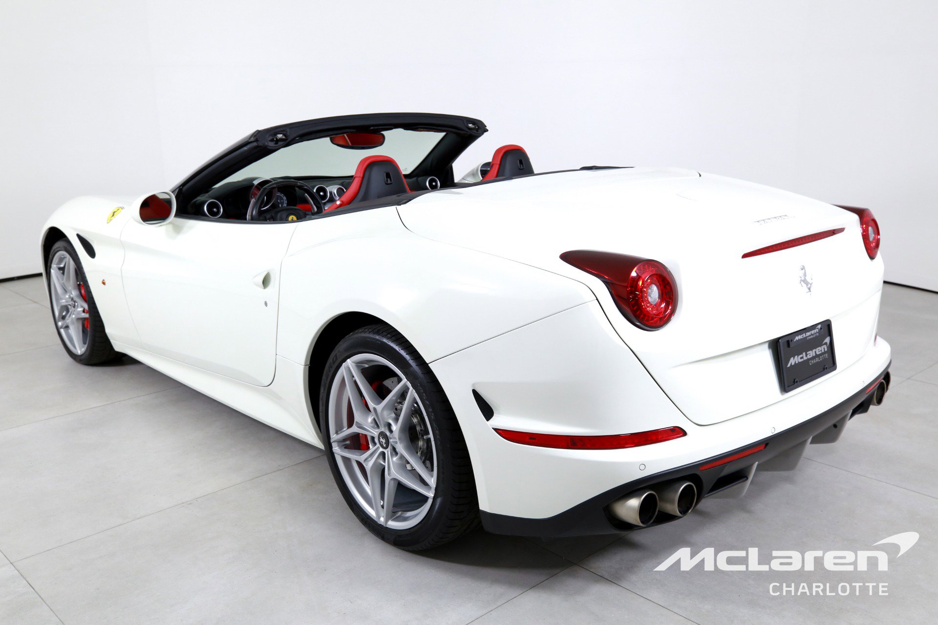 Used 2017 Ferrari California T image 7