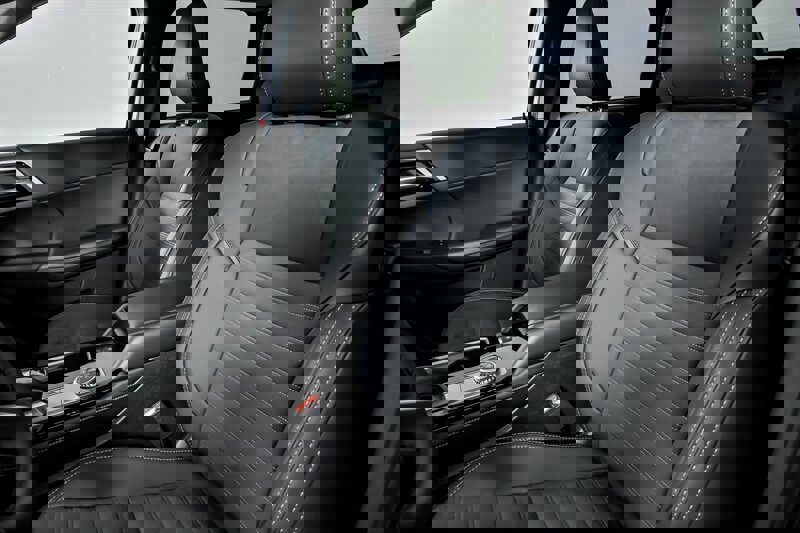 New 2025 Mitsubishi Outlander SE image 13