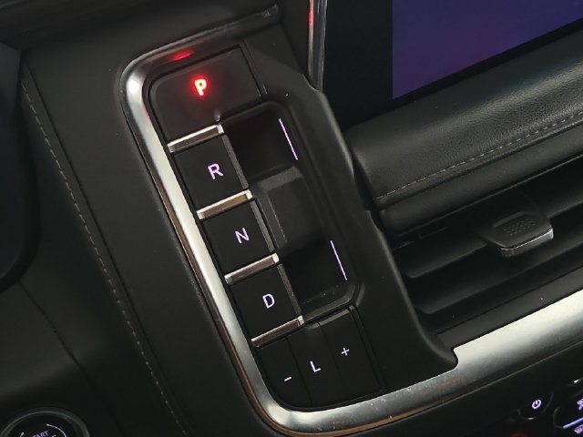Used 2022 Chevrolet Suburban LT RWD image 32