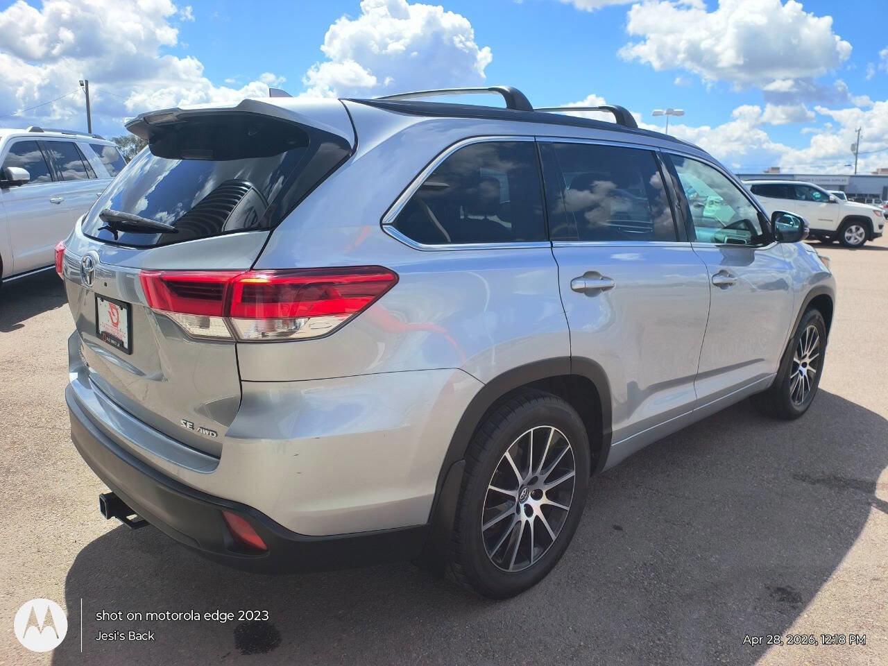 Used 2018 Toyota Highlander SE w/ Carpet Mat Package (TMS) AWD/4WD image 6