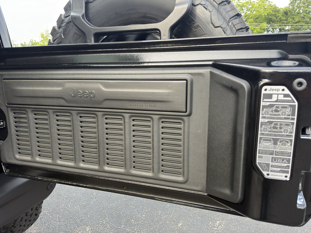 New 2025 Jeep Wrangler Rubicon w/ XTREMEE 35" Tire Package image 10