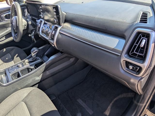Used 2023 Kia Sorento LX image 18