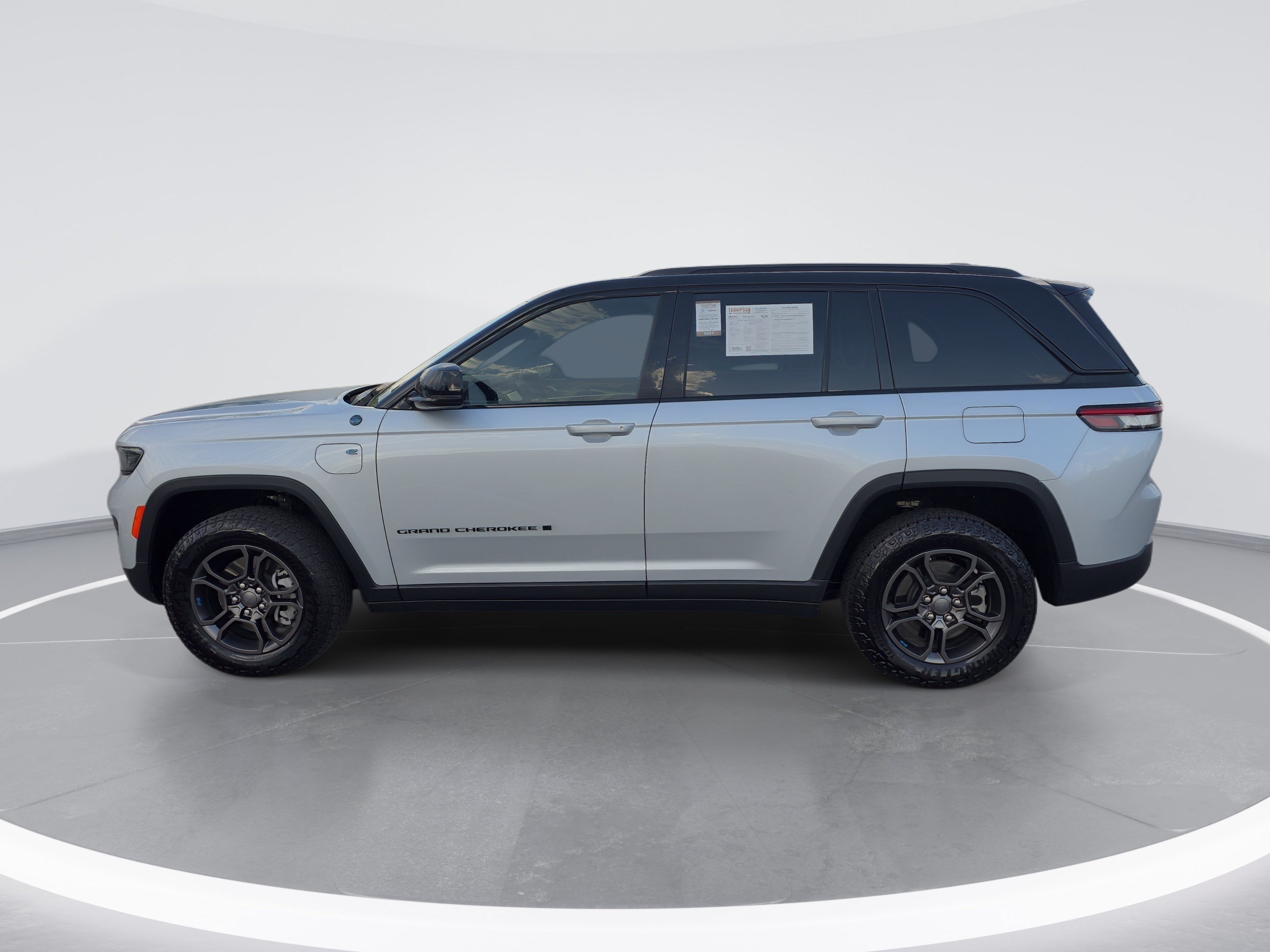 Used 2024 Jeep Grand Cherokee Trailhawk AWD/4WD image 6