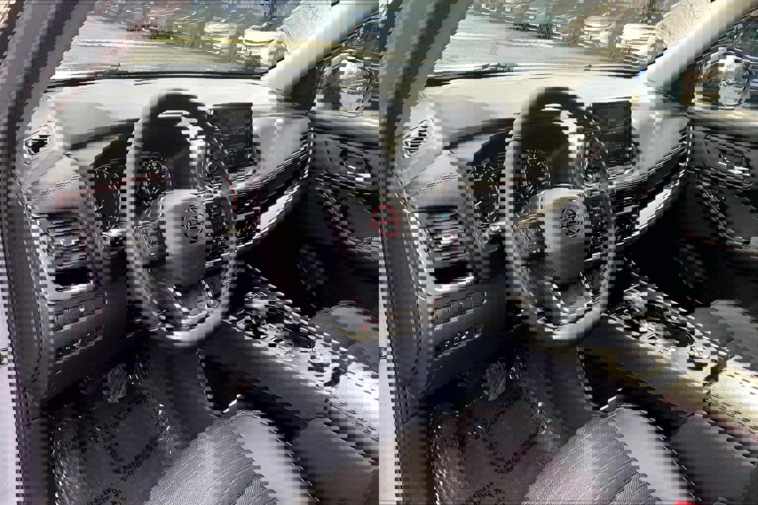 Used 2025 Nissan Rogue SV image 13