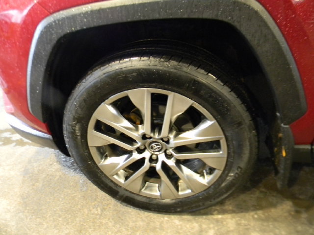 Used 2020 Toyota RAV4 XLE Premium AWD/4WD image 9