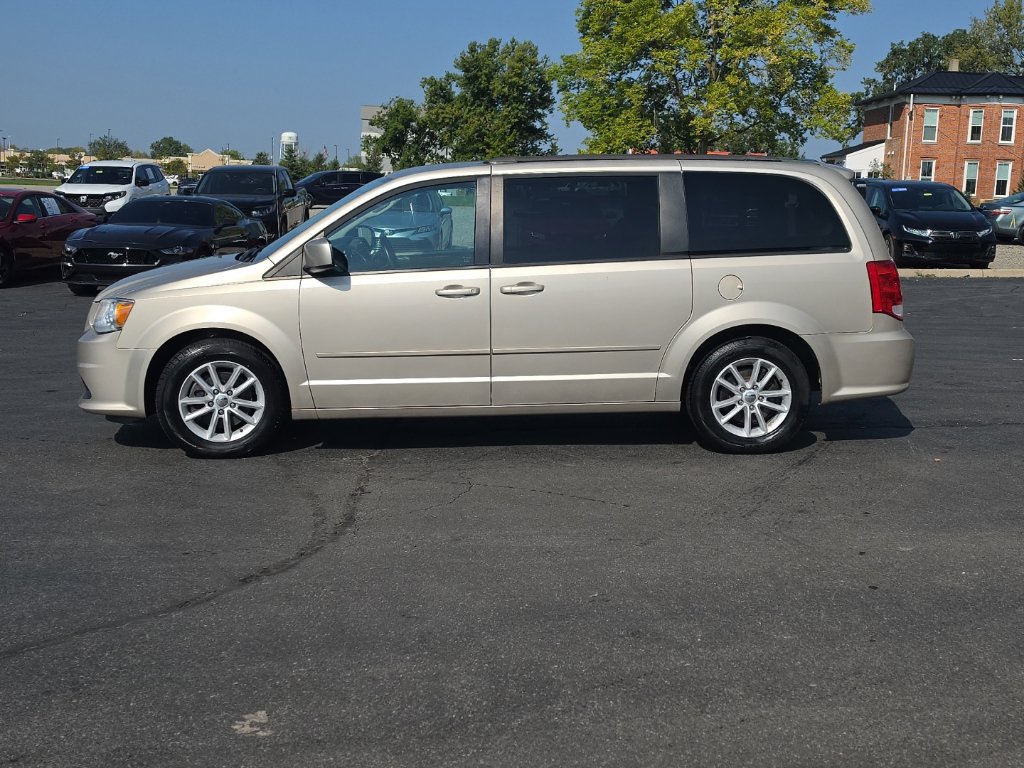 Used 2015 Dodge Grand Caravan SXT w/ Rear Park Assist Package FWD image 4