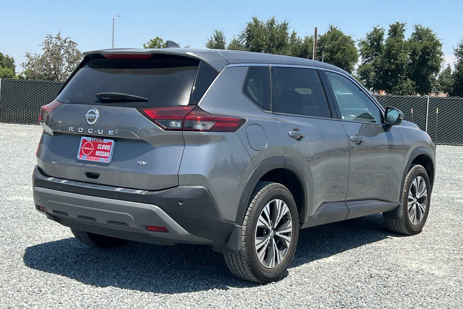 Used 2021 Nissan Rogue SV FWD image 3