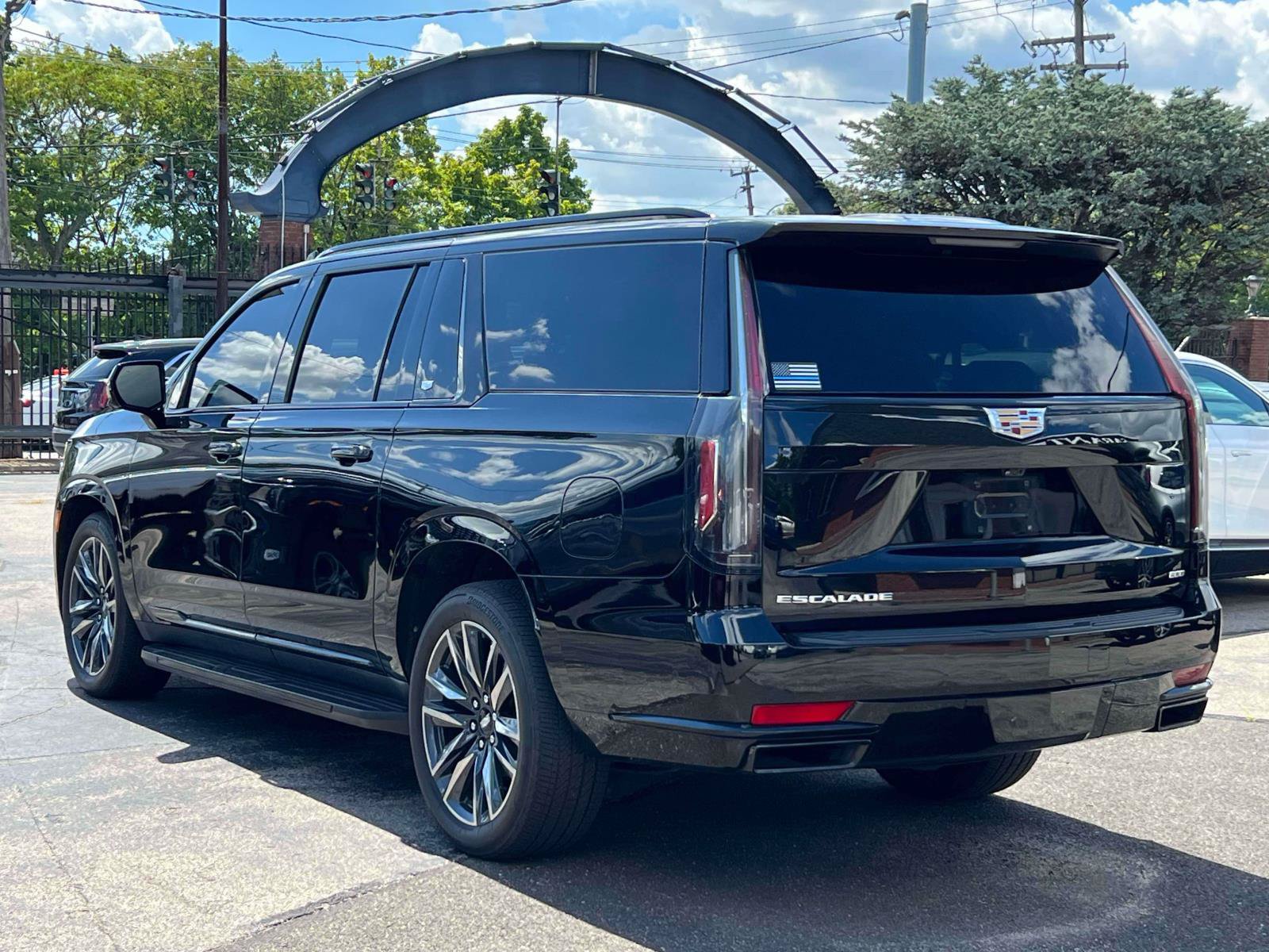 Certified 2023 Cadillac Escalade ESV Sport Platinum AWD/4WD image 7