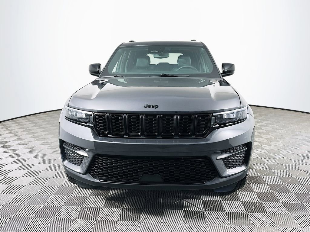 Certified 2024 Jeep Grand Cherokee Altitude image 4