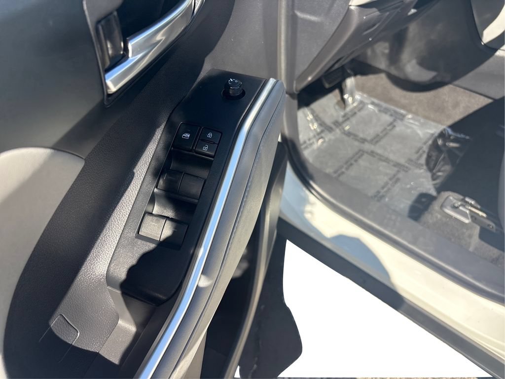 Used 2020 Toyota Highlander XLE AWD/4WD image 41