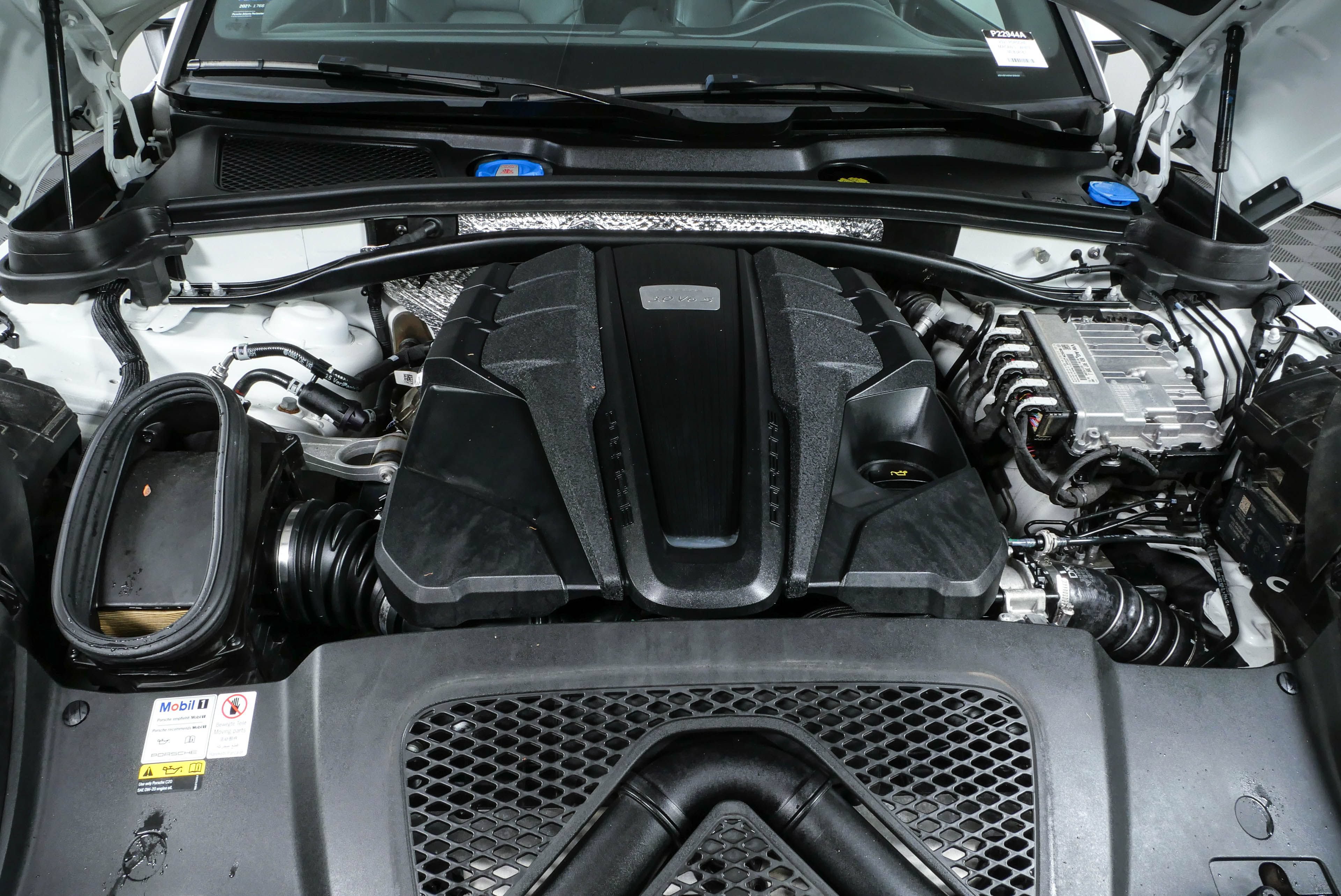 Certified 2021 Porsche Macan S AWD/4WD image 38