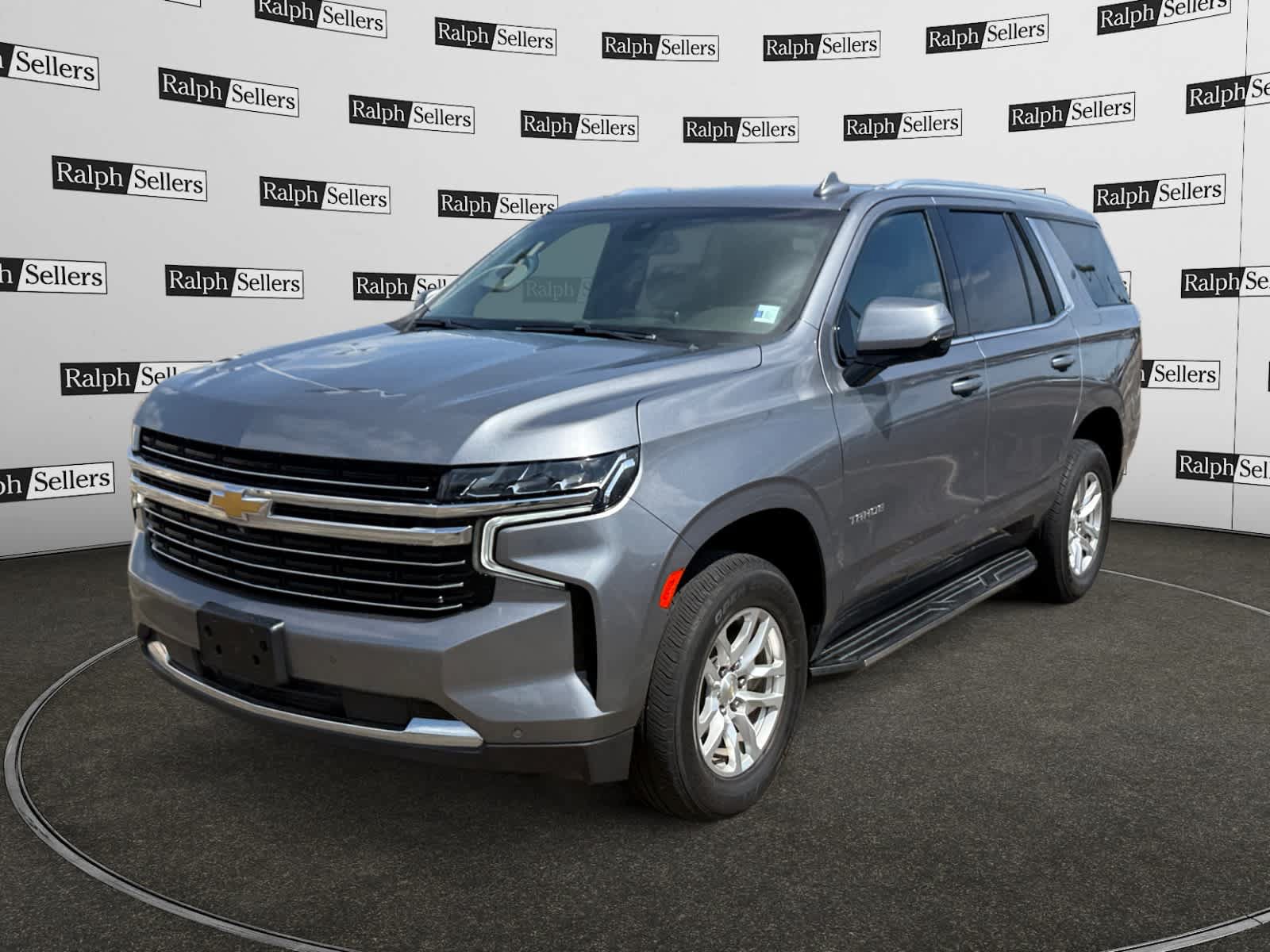 Used 2021 Chevrolet Tahoe LT w/ Luxury Package RWD image 2