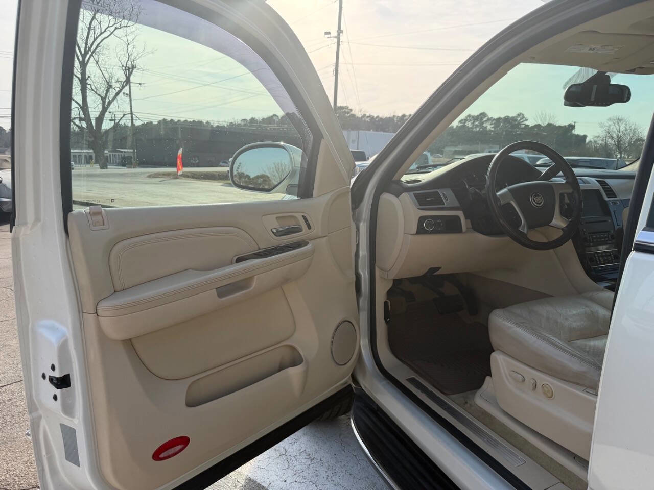 Used 2008 Cadillac Escalade EXT image 18