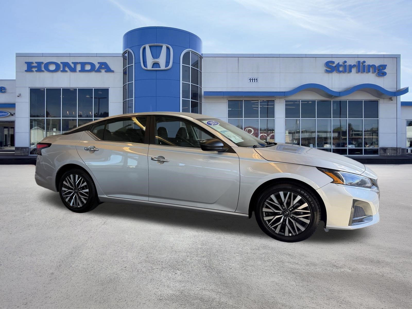Used 2025 Nissan Altima 2.5 SV FWD image 1