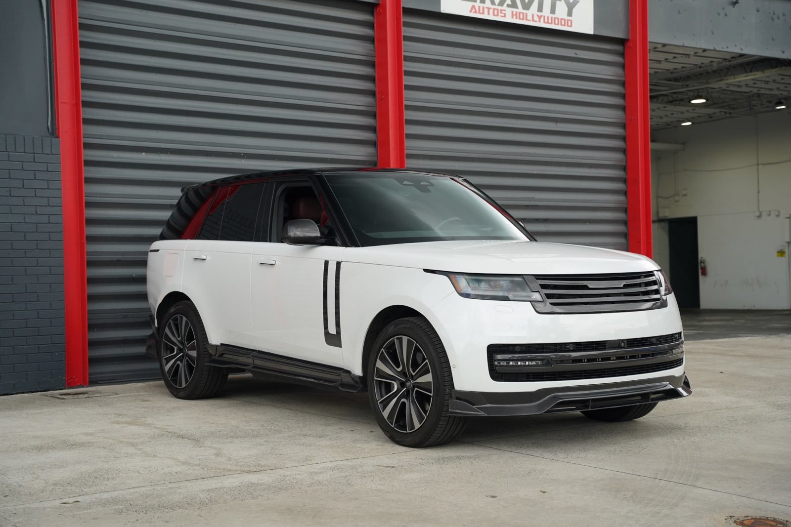 Used 2025 Land Rover Range Rover SE AWD/4WD image 7