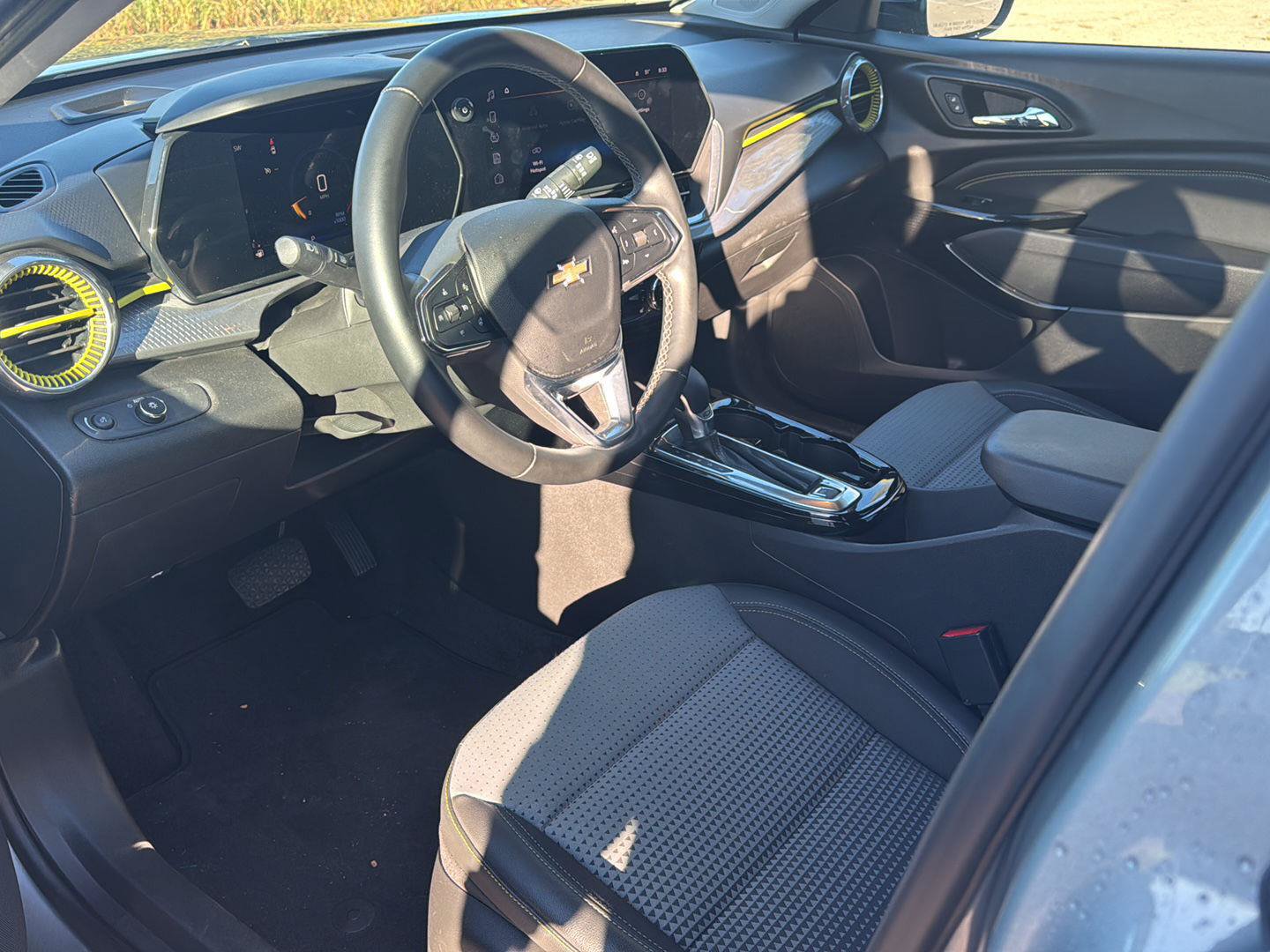 Used 2024 Chevrolet Trax LT w/ Driver Confidence Package FWD image 11