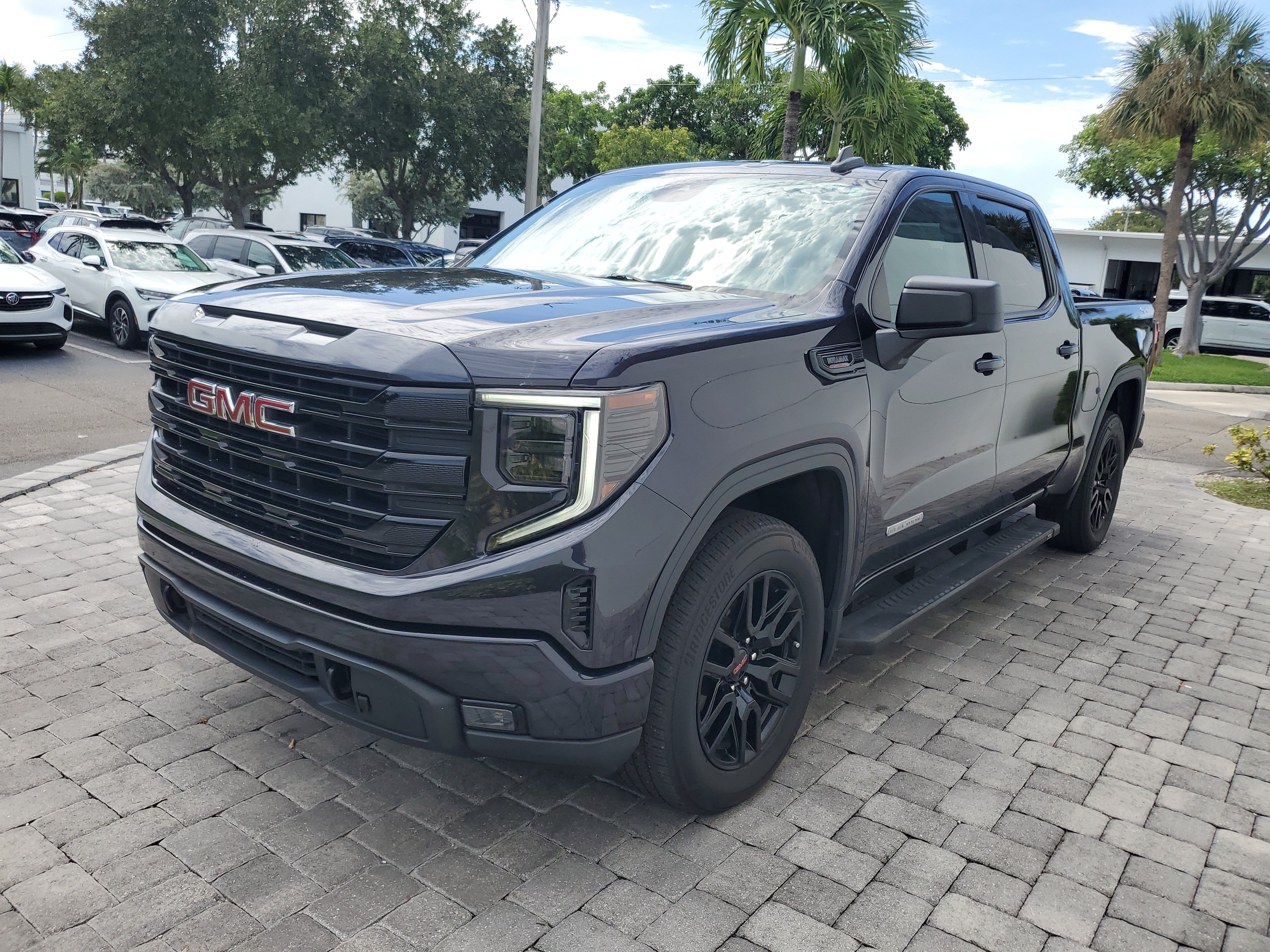 Used 2023 GMC Sierra 1500 Elevation AWD/4WD image 3