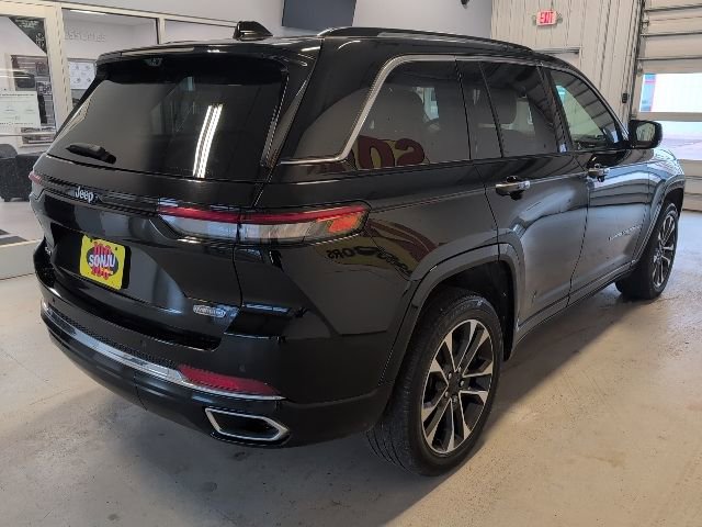 Used 2022 Jeep Grand Cherokee Overland w/ Luxury Tech Group IV AWD/4WD image 5