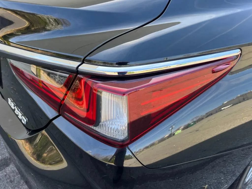 Used 2019 Lexus ES 350 w/ Premium Package FWD image 37
