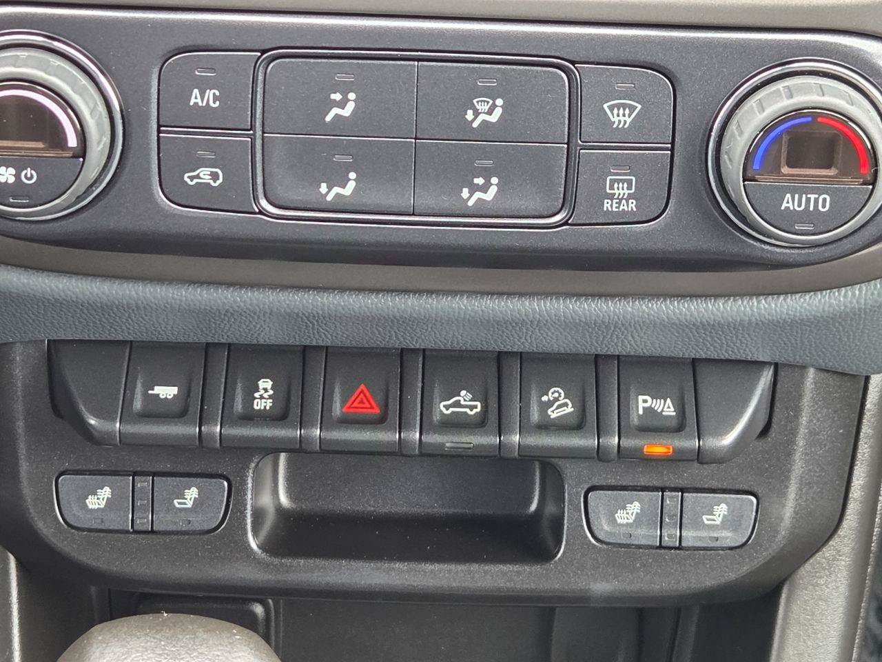 Used 2022 Chevrolet Colorado Z71 AWD/4WD image 24