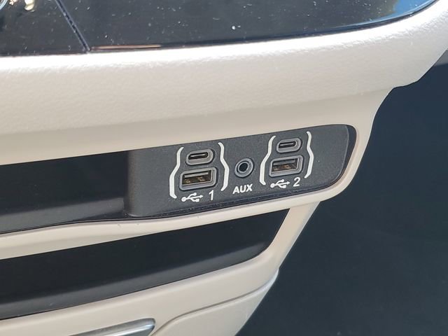 Used 2023 Chrysler Pacifica Touring-L FWD image 21