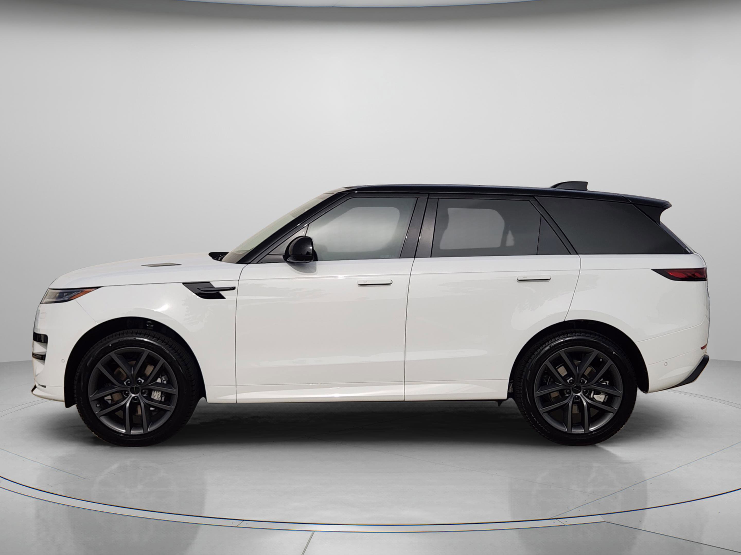 New 2026 Land Rover Range Rover Sport Dynamic SE AWD/4WD image 2