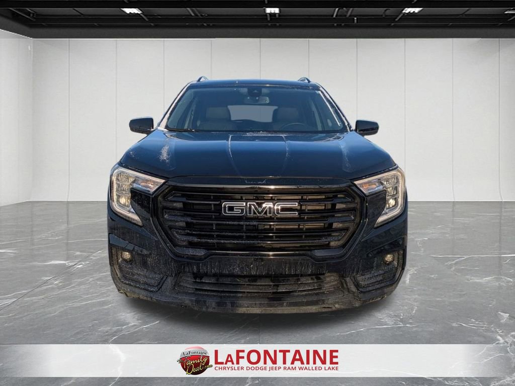 Used 2023 GMC Terrain SLT w/ Elevation Edition image 8