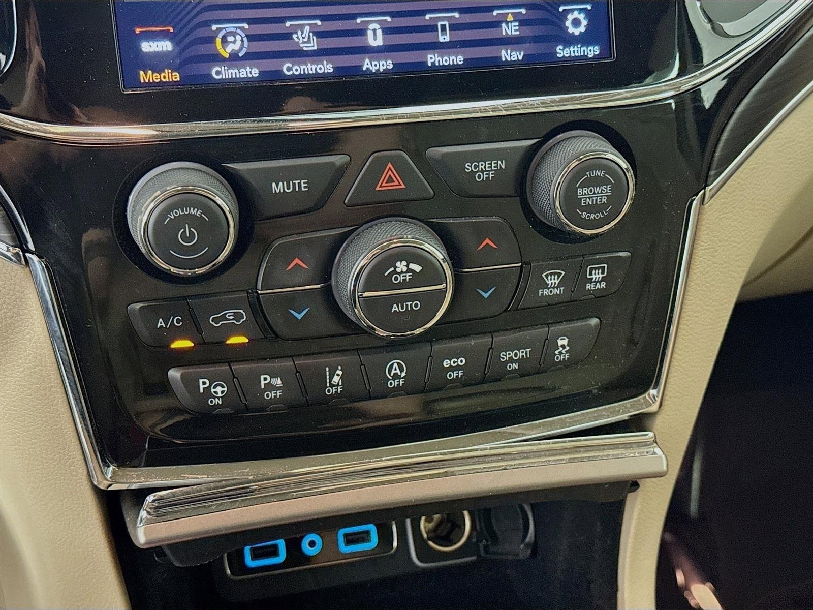 Used 2021 Jeep Grand Cherokee Limited w/ Luxury Group II image 19