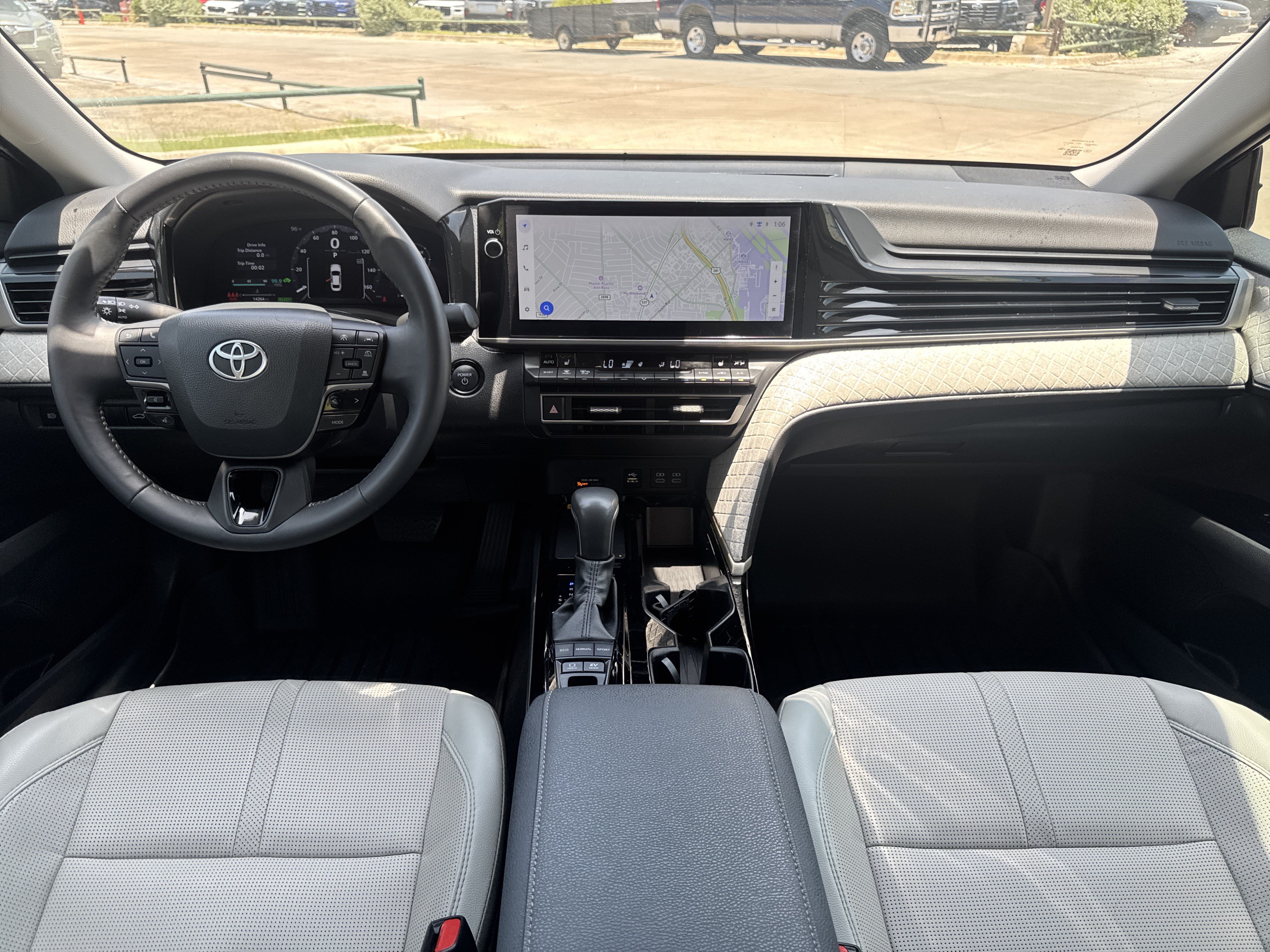 Used 2025 Toyota Camry XLE FWD image 10
