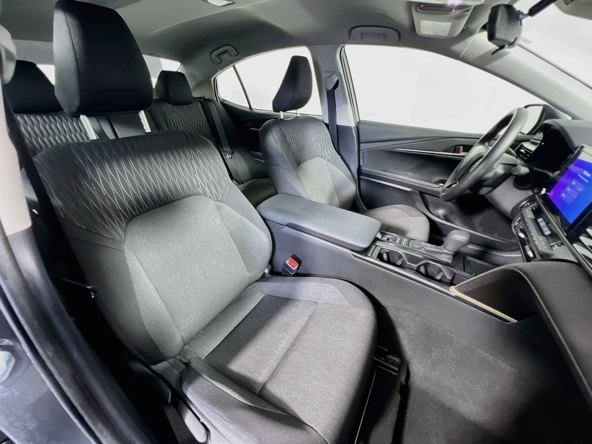 Used 2025 Toyota Camry LE FWD image 28