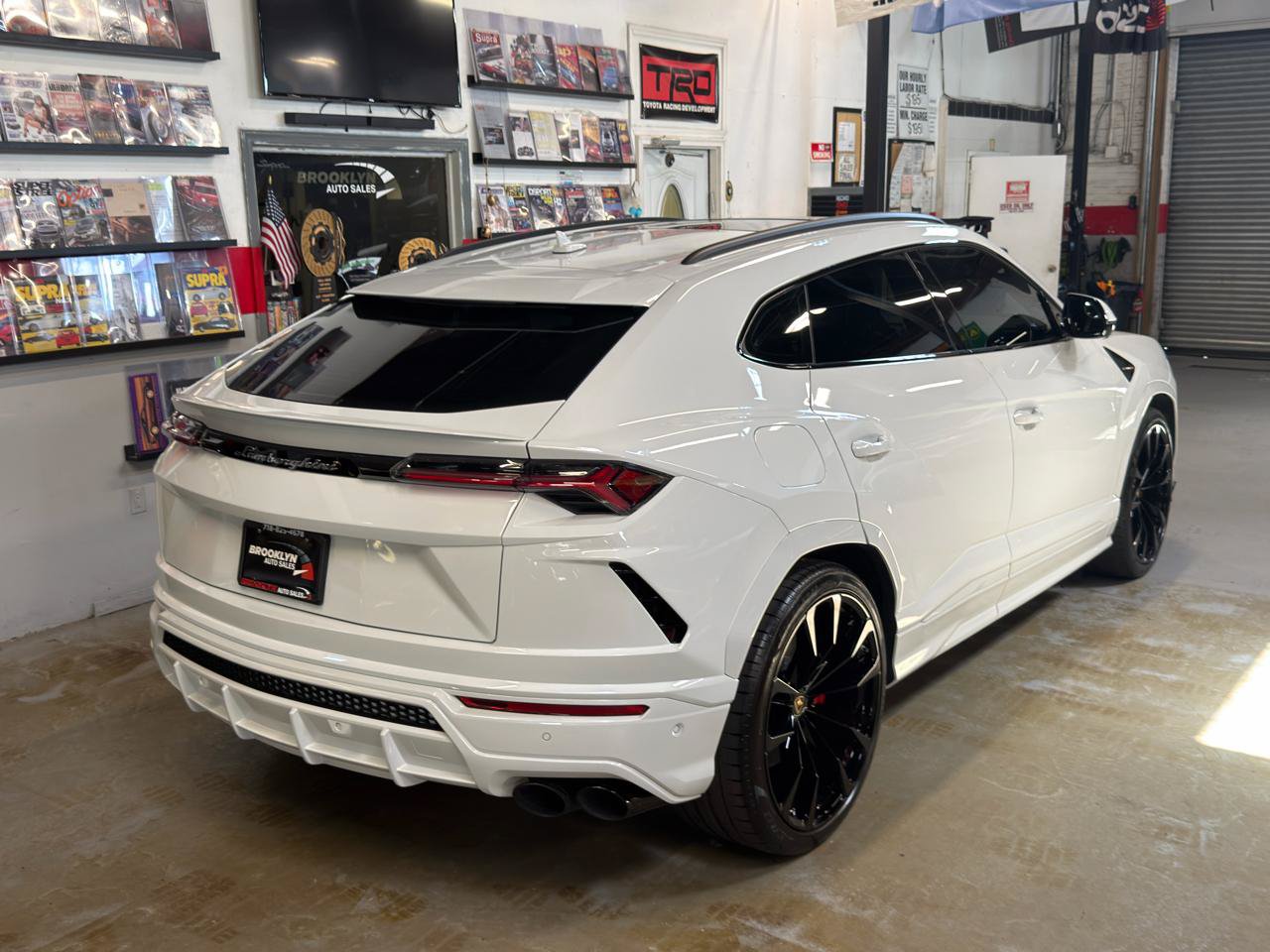 Used 2020 Lamborghini Urus AWD/4WD image 6