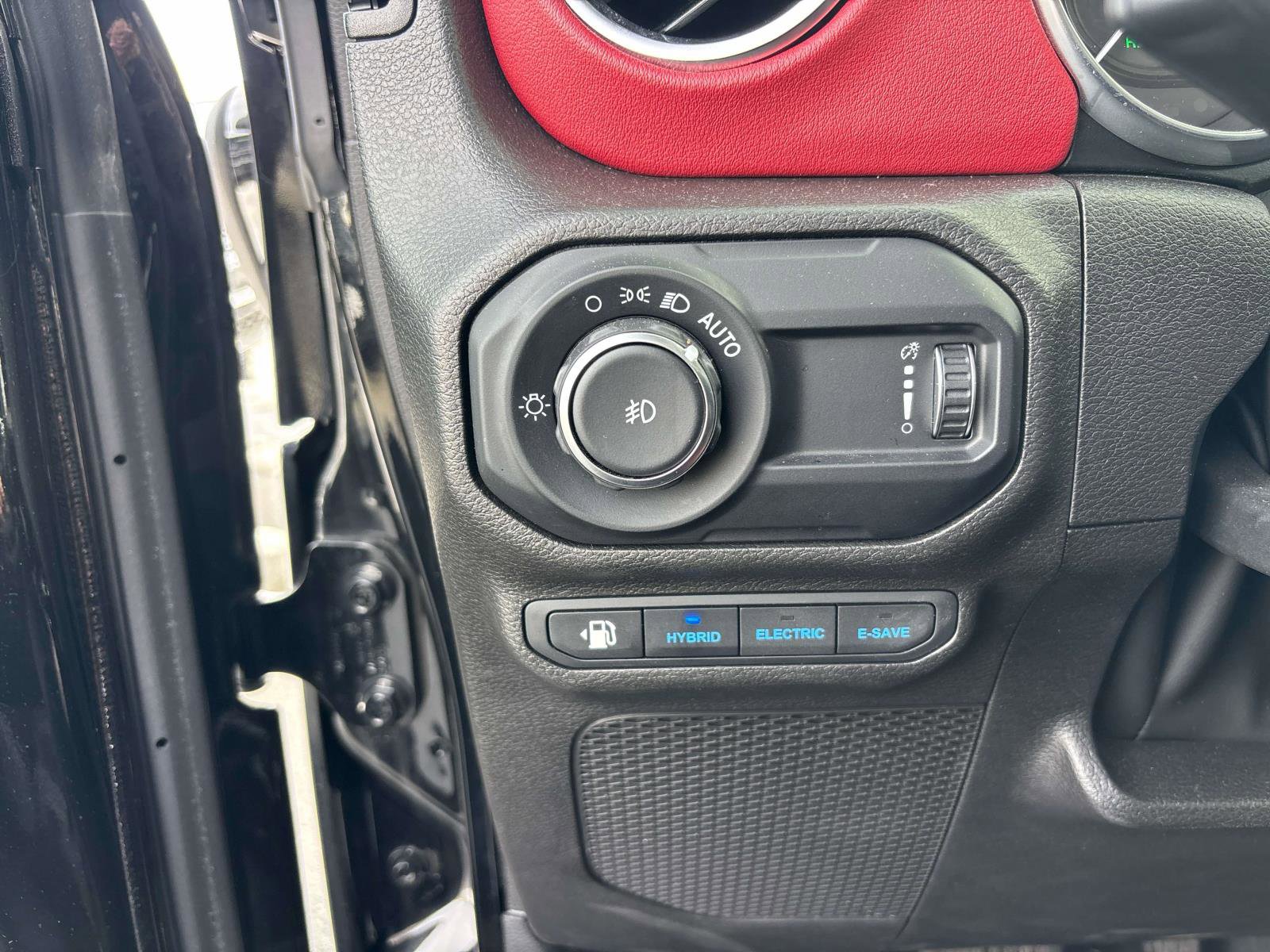 Certified 2023 Jeep Wrangler Unlimited Rubicon 4xe image 16