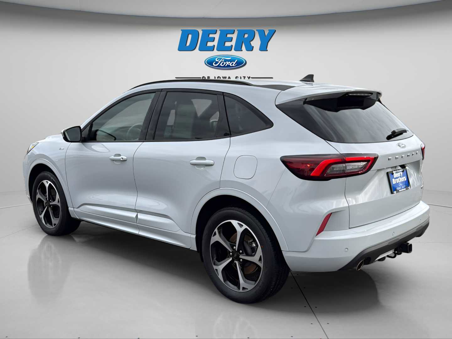 Used 2025 Ford Escape ST-Line Elite w/ Class II Trailer Tow Package image 13