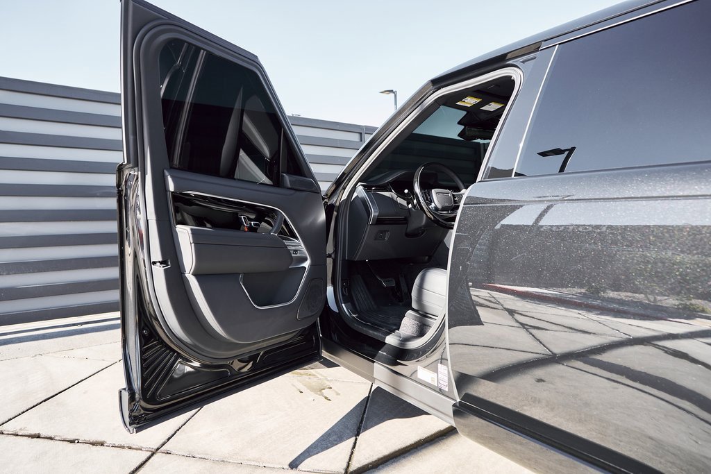 Used 2025 Land Rover Range Rover Long Wheelbase Autobiography image 28