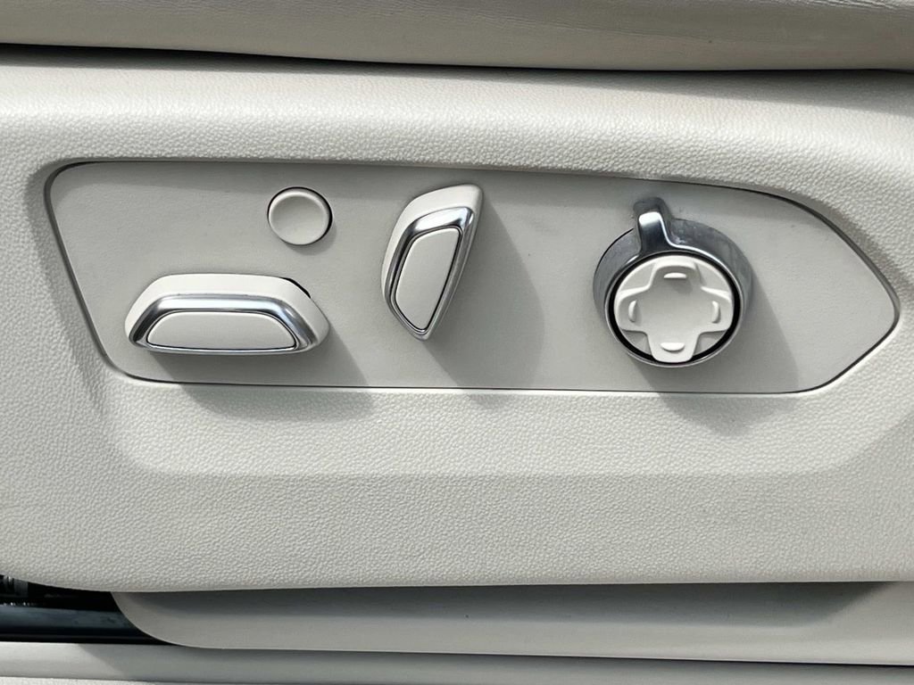 Used 2021 Cadillac Escalade ESV Sport Platinum image 27