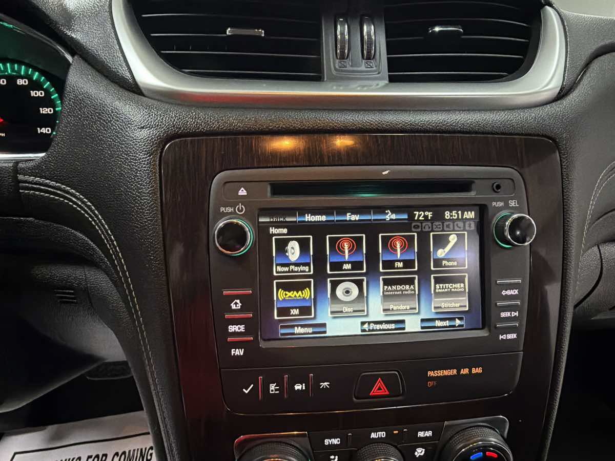 Used 2017 Chevrolet Traverse LT FWD image 18